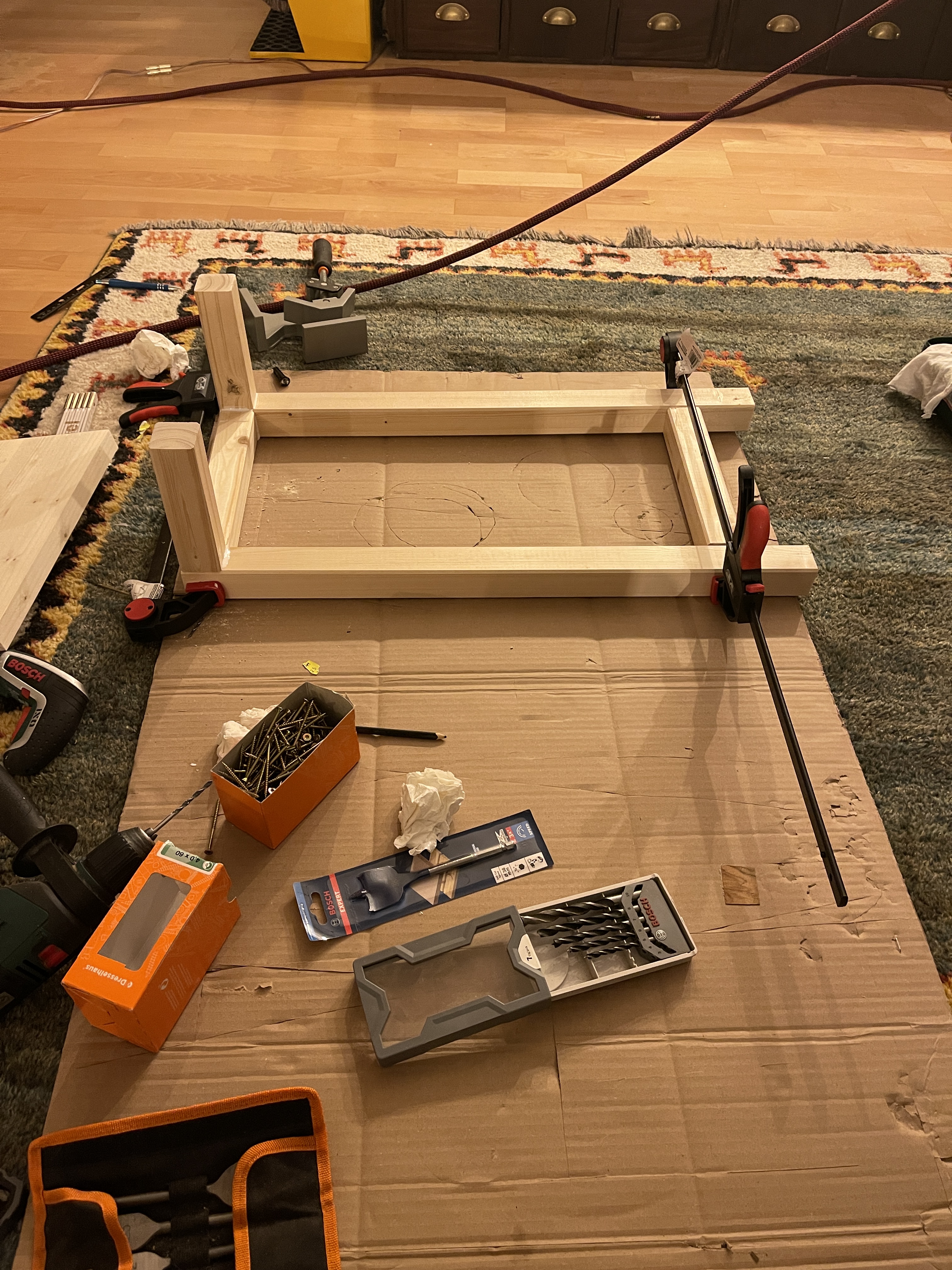 Le Petit Eigenbau, Teil 2: Der Bau der Lautsprecherständer, Werkstattfoto 1